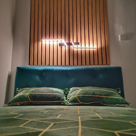 15. Little Studio Apartment Bucureşti Exterior foto