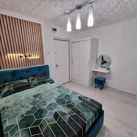 15. Little Studio Apartment Bucureşti Exterior foto