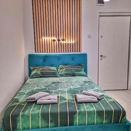 15. Little Studio Apartment Bucureşti Exterior foto